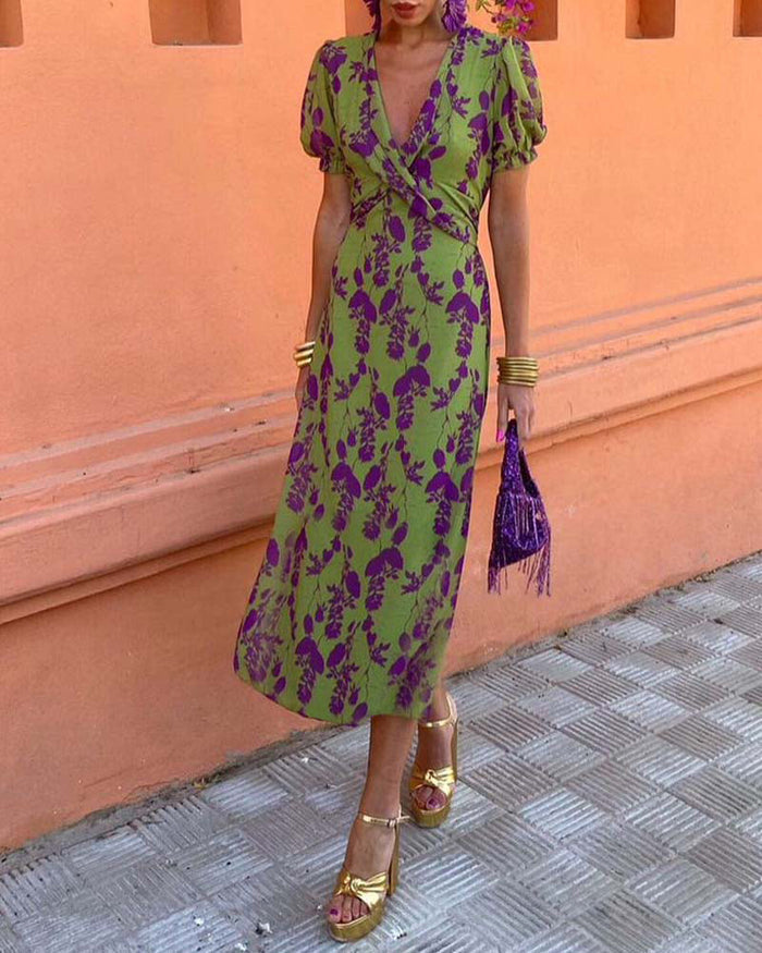 Abigail | Chic Leaf Print V-Neck Dress