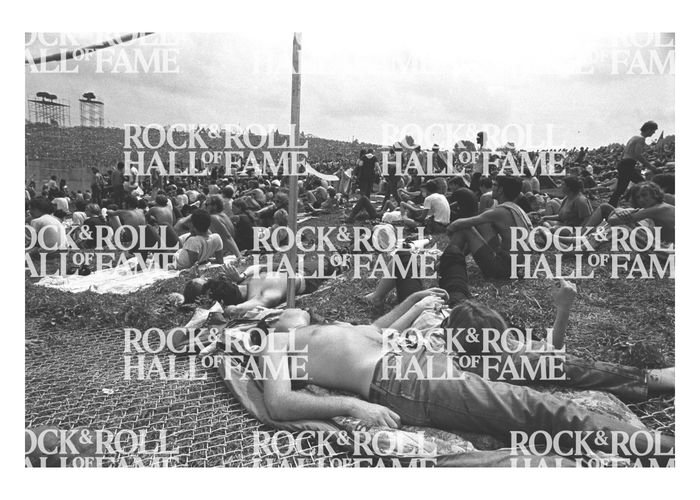 WOODSTOCK CROWD - LAYING
