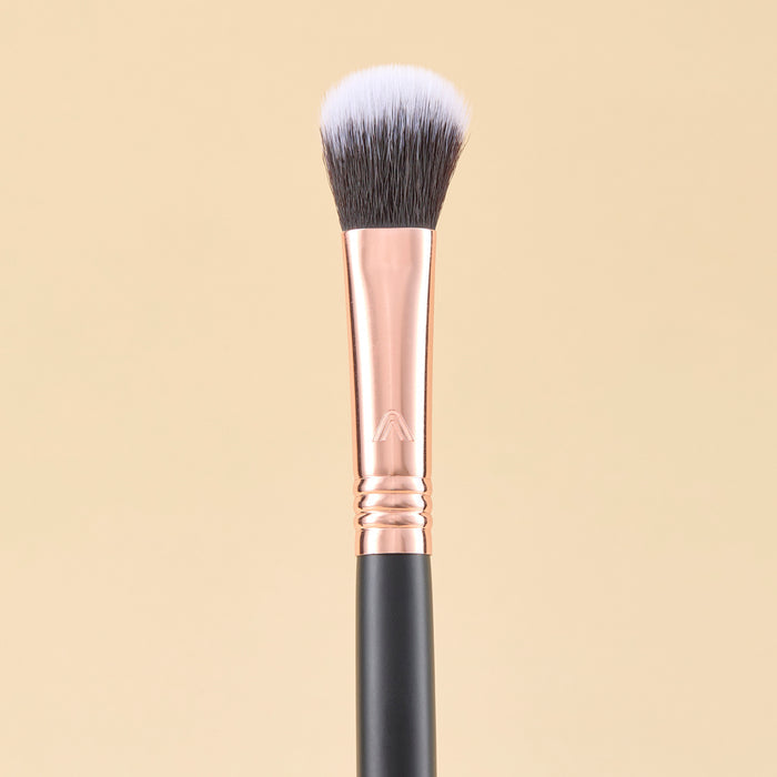 BROCHA PARA CORRECTOR / ILUMINADOR - BLACK GOLD 14