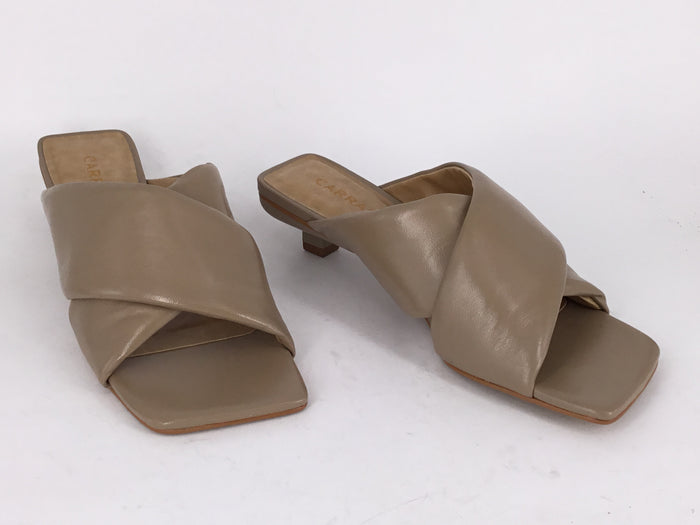 Carrano Finn available in 3 colours