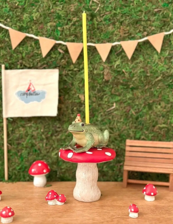 Frog Cake Topper - Displayed