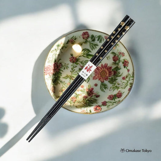 Isuke Non-Slip Lacquered Wood Japanese Chopsticks Black & Gold