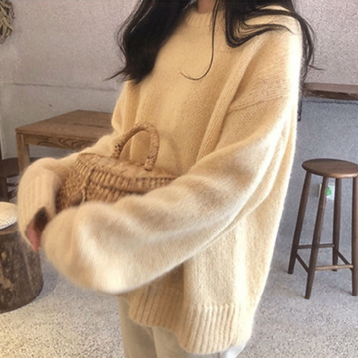 Miola casual long sleeve round neck sweater with a relaxed fit
