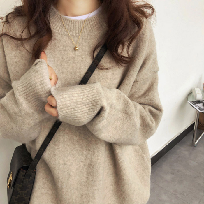 Miola casual long sleeve round neck sweater with a relaxed fit
