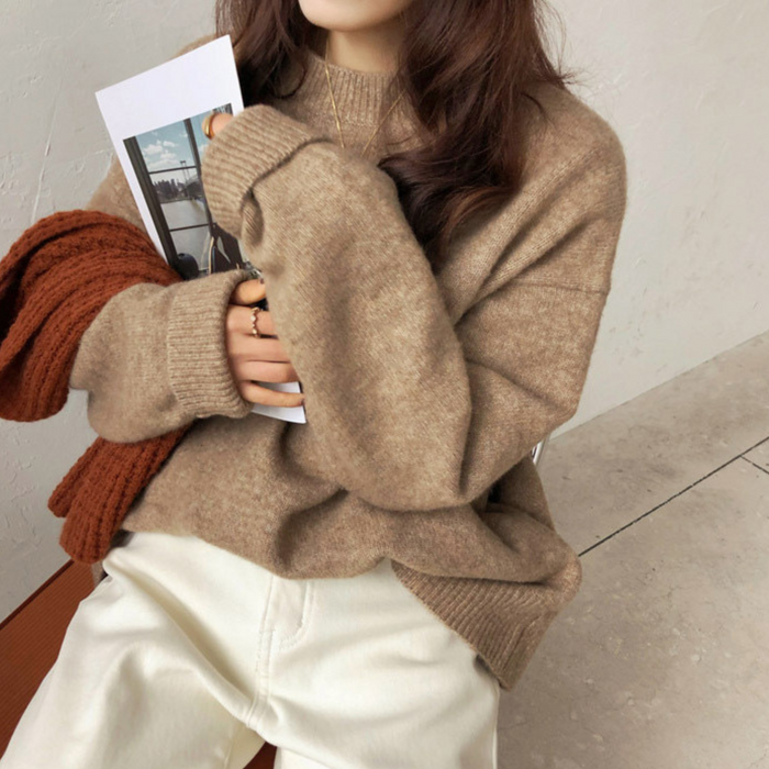 Miola casual long sleeve round neck sweater with a relaxed fit