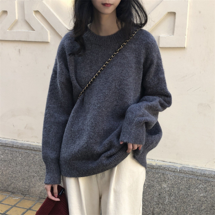 Miola casual long sleeve round neck sweater with a relaxed fit