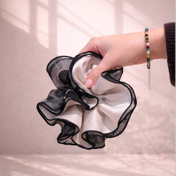 NAMISO | Zenya Scrunchie - Creme / black