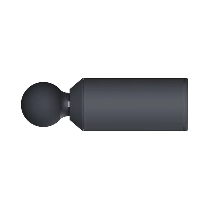 Bovenaanzicht van de Xiaomi Massage Gun Mini 2, liggend met de ronde kop links