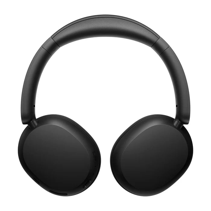 Achterkant van de zwarte Xiaomi Redmi Headphones Neo, met de buitenkant van de oorschelpen